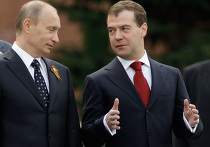 Президент России Дмитрий Медведев и председатель правительства РФ Владимир Путин Президент РФ возложил венок к могиле Неизвестного солдата