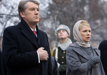 Президент Украины Виктор Ющенко и премьер-министр Украины Юлия Тимошенко возложили цветы к памятному знаку "Воинам Чернобыля" Президент Украины Виктор Ющенко и премьер-министр Украины Юлия Тимошенко