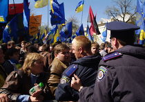 Митинг сторонников и противников соглашения по Черноморскому флоту у здания Верховной Рады Украины Митинг сторонников и противников соглашения по ЧФ в Киеве