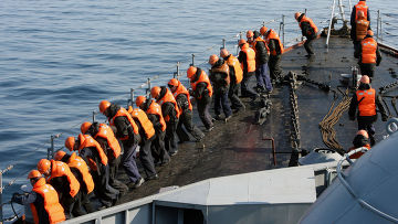 Контрольный выход в море гвардейского ракетного крейсера "Варяг" Тихоокеанского флота для подтверждения боевой готовности Контрольный выход в море гвардейского ракетного крейсера "Варяг"