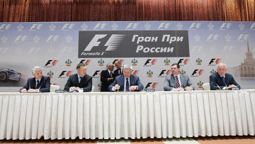 Церемония подписания контракта на организацию этапа Чемпионата Мира в классе автомобилей "Формула 1" – Гран-при России В.Путин, Б.Экклстоун, О.Дерипаска и В.Алекперов