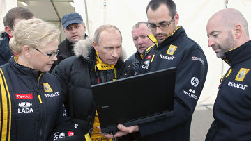 Премьер-министр РФ Владимир Путин попробовал себя в роли пилота "Формулы-1" Владимир Путин попробовал себя в роли пилота "Формулы-1"