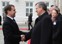 Президент РФ Д.Медведев на церемонии встречи президентом Польши в Варшаве Д.Медведев прибыл с официальным визитом в Варшаву