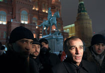 Милицейское оцепление на Манежной площади в Москве Милицейское оцепление на Манежной площади в Москве