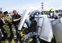 драка 500 спецназовцев и 300 крымских казаков драка 500 спецназовцев и 300 крымских казаков