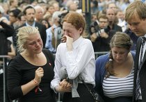 Пережившие стрельбу на острове Утойя на траурной службе в Осло Пережившие стрельбу на острове Утойя на траурной службе в Осло