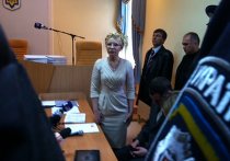 Юлия Тимошенко в зале суда Юлия Тимошенко в зале суда