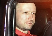 Подозреваемый в организации двойного теракта в Норвегии Андерс Брейвик Подозреваемый в организации двойного теракта в Норвегии Андерс Брейвик покидает здание суда в Осло