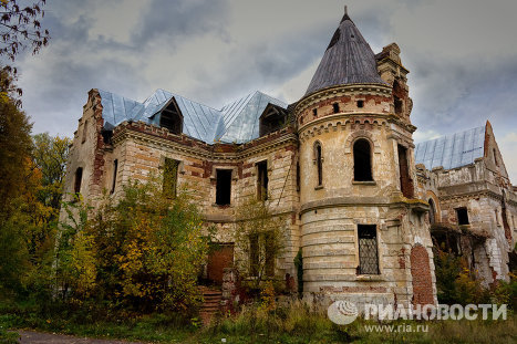 Замок в готическом стиле фото