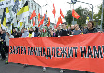 Участники акции "Марш миллионов" во время шествия по Бульварному кольцу в Москве Участники акции "Марш миллионов" во время шествия по Бульварному кольцу в Москве