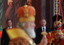 В.Путин и Д.Медведев на пасхальном богослужении В.Путин и Д.Медведев на пасхальном богослужении