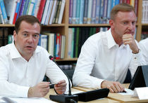 Председатель правительства России Дмитрий Медведев и министр образования и науки РФ Дмитрий Ливанов Председатель правительства России Дмитрий Медведев и министр образования и науки РФ Дмитрий Ливанов