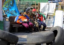 Участники группы самообороны в центре Киева Участники группы самообороны в центре Киева