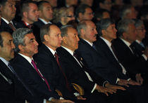 Серж Саргсян, Владимир Путин, Нурсултан Назарбаев, Александр Лукашенко, Алмазбек Атамбаев и на концерте в "Астана-опера" после заседания Высшего Евразийского экономического совета (ВЕЭС) Серж Саргсян, Владимир Путин, Нурсултан Назарбаев, Александр Лукашенко, Алмазбек Атамбаев и на концерте в "Астана-опера" после заседания Высшего Евразийского экономического совета (ВЕЭС)