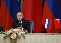 Владимир Путин после подписания соглашения с председателем КНР Си Цзыньпином Владимир Путин после подписания соглашения с председателем КНР Си Цзыньпином