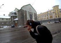 Молодой человек на улице Таллина Молодой человек на улице Таллина
