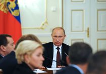 Президент России Владимир Путин Президент России Владимир Путин проводит совещание с членами правительства РФ
