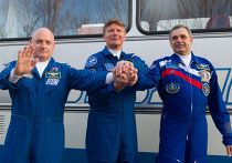 Старт ракеты "Союз-ФГ" с ТПК "Союз ТМА-16М" Старт ракеты "Союз-ФГ" с ТПК "Союз ТМА-16М"