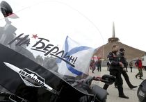 Участники мотопробега клуба "Ночные волки" на "Кургане Славы" в Минске Участники мотопробега клуба "Ночные волки" на "Кургане Славы" в Минске
