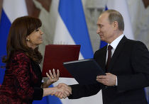 Владимир Путин и Кристина Киршнер на церемонии подписания совместных документов по итогам российско-аргентинских переговоров в Кремле Владимир Путин и Кристина Киршнер на церемонии подписания совместных документов по итогам российско-аргентинских переговоров в Кремле
