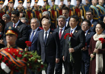 Владимир Путин, Си Цзиньпин, Николас Мадуро, Нурсултан Назарбаев на церемонии возложения венка к могиле Неизвестного солдата Владимир Путин, Си Цзиньпин, Николас Мадуро, Нурсултан Назарбаев на церемонии возложения венка к могиле Неизвестного солдата