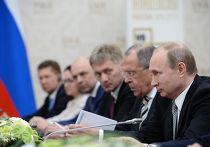 Президент Российской Федерации Владимир Путин во время встречи в Уфе с Председателем Китайской Народной Республики Си Цзиньпином Президент Российской Федерации Владимир Путин во время встречи в Уфе с Председателем Китайской Народной Республики Си Цзиньпином