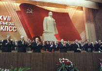 М. С. Горбачева поздравляют с днем рождения на XXVII съезде КПСС М. С. Горбачева поздравляют с днем рождения на XXVII съезде КПСС