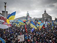 Сторонники евроинтеграции Украины во время митинга на площади Независимости в Киеве Сторонники евроинтеграции Украины во время митинга на площади Независимости в Киеве