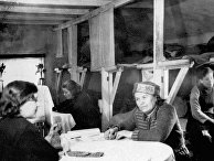 В женском бараке исправительно-трудового лагеря. Воркута, 1935 год В женском бараке исправительно-трудового лагеря. Воркута, 1935 год