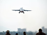 Истребитель Воздушно-космических сил РФ СУ-30СМ взлетает с авиабазы "Хмеймим" в сирийской провинции Латакия Истребитель Воздушно-космических сил РФ СУ-30СМ взлетает с авиабазы "Хмеймим" в сирийской провинции Латакия