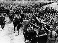 Адольф Гитлер на демонстрации в Нюрнберге, 1933 год Адольф Гитлер на демонстрации в Нюрнберге, 1933 год