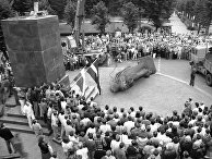 Свержение памятника Ленину в Риге в августе 1991 года Свержение памятника Ленину в Риге в августе 1991 года