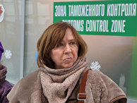Писательница Светлана Алексиевич в аэропорту Минска Писательница Светлана Алексиевич в аэропорту Минска