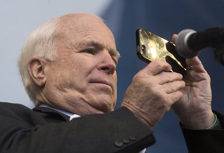 Сенатор США Джон Маккейн на акции сторонников евроинтеграции Украины