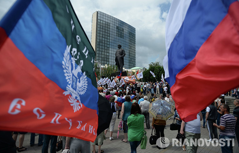 Участники митинга в поддержку Донецкой Народной Республики Участники митинга в поддержку Донецкой Народной Республики