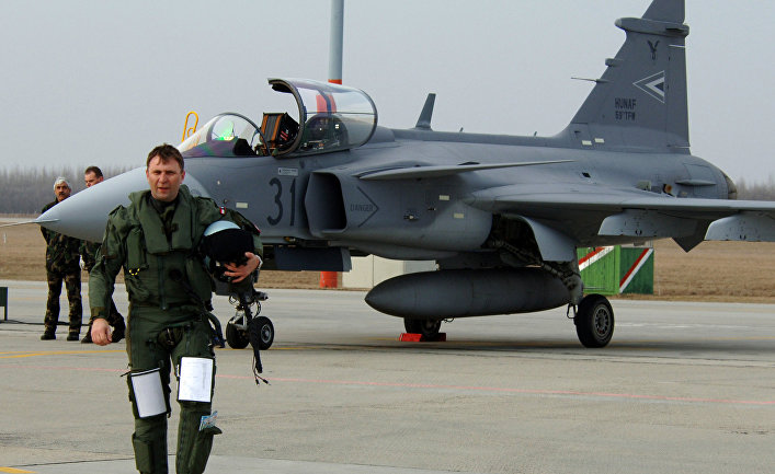 Самолет шведского производства JAS 39 Gripen