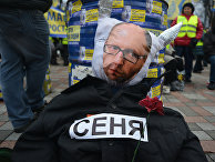 Акция протеста у здания Верховной рады в Киеве с требованием отставки правительства Украины во главе с премьер-министром Арсением Яценюком Акция протеста у здания Верховной рады в Киеве с требованием отставки правительства Украины во главе с премьер-министром Арсением Яценюком