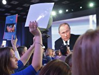 Президент России Владимир Путин и журналисты на одиннадцатой большой ежегодной пресс-конференции Президент России Владимир Путин и журналисты на одиннадцатой большой ежегодной пресс-конференции