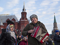 Традиционные русские гулянья на Красной площади в Москве Традиционные русские гулянья на Красной площади в Москве
