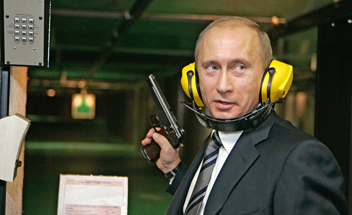Президент России Владимир Путин во время посещения новой штаб-квартиры Главного разведывательного управления Генерального штаба Вооруженных Сил России