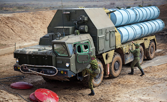 Разворачивание зенитно-ракетной системы С-300