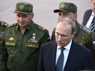 Владимир Путин наблюдает за стратегическими командно-штабными учениями "Центр-2015" на полигоне "Донгузский" в Оренбургской области Владимир Путин наблюдает за стратегическими командно-штабными учениями "Центр-2015" на полигоне "Донгузский" в Оренбургской области