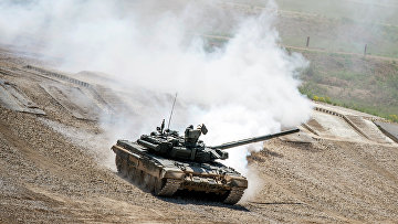 Танк Т-72Б3 во время показа техники в рамках подготовки к международному военно-техническому форуму "Армия-2015"