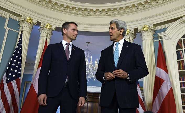 Государственный секретарь США Джон Керри и министр иностранных дел Дании Кристиан Йенсен