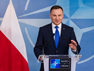 Президент Польши Анджей Дуда обращается к СМИ в штаб-квартире НАТО в Брюсселе Президент Польши Анджей Дуда обращается к СМИ в штаб-квартире НАТО в Брюсселе