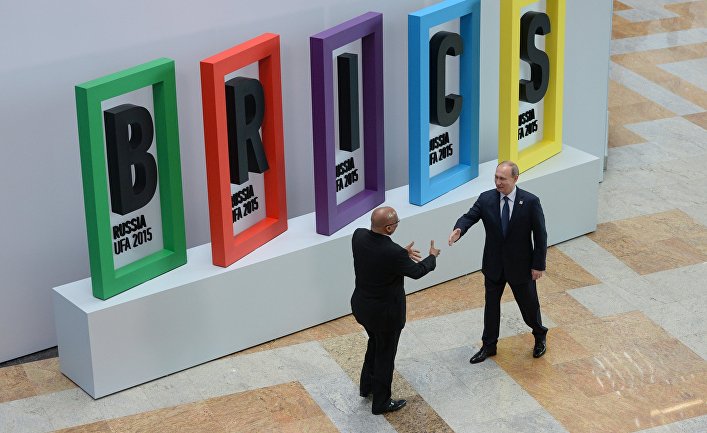 Президент Российской Федерации Владимир Путин и Президент Южно-Африканской Республики Джейкоб Зума на церемонии приветствия лидеров БРИКС