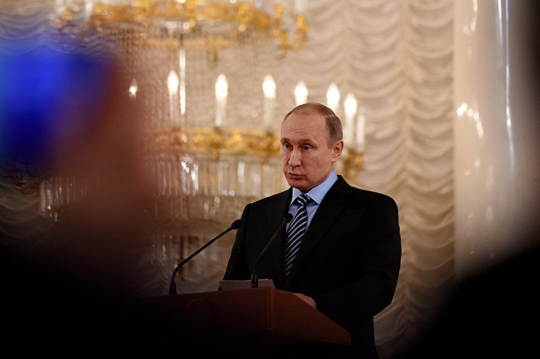 Президент России Владимир Путин обращается к делегатам съезда Союза машиностроителей России