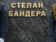 Церемония возложения цветов от областной и городской власти к памятнику Степану Бандере Церемония возложения цветов от областной и городской власти к памятнику Степану Бандере