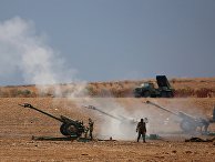 Военнослужащие сирийской армии ведут артиллерийский обстрел позиций боевиков на севере сирийской провинции Хама Военнослужащие сирийской армии ведут артиллерийский обстрел позиций боевиков на севере сирийской провинции Хама