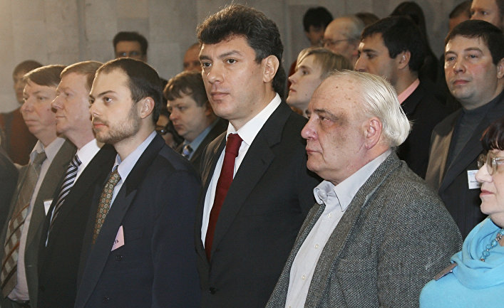 Борис Немцов, Владимир Буковский и Валерия Новодворская на съезде «Союза правых сил»